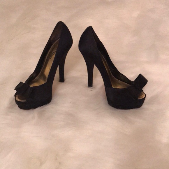 Heels - Picture 4 of 6